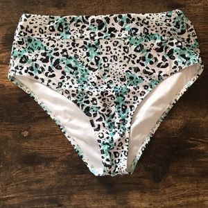 Super cute swimsuit bottom!!!